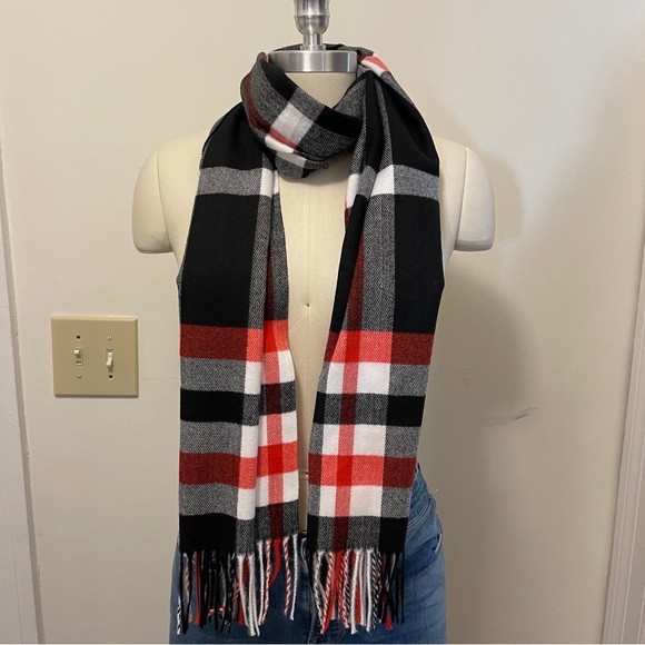 Accessories - NWT Plaid Scarf